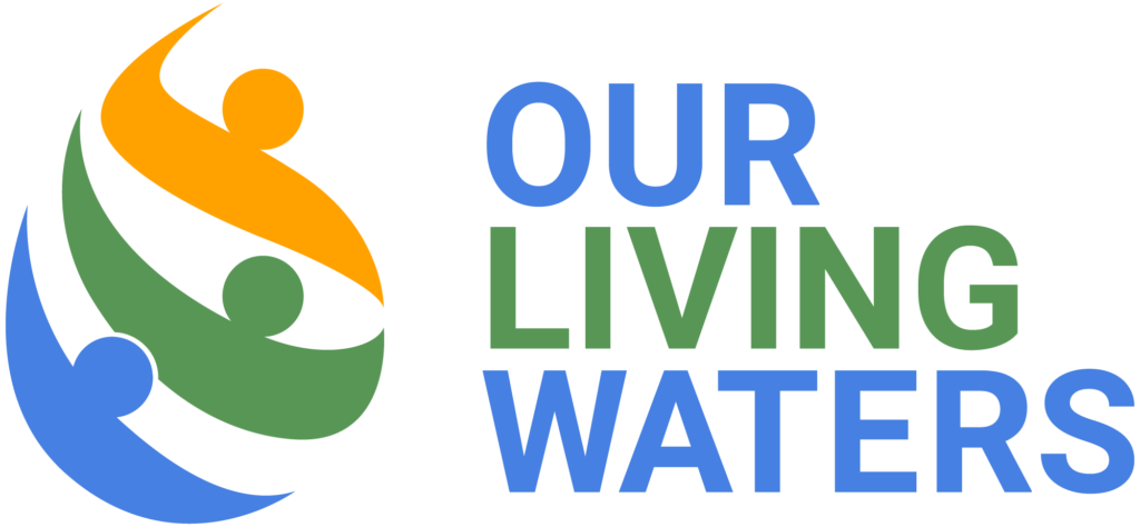 Texte alternatif : Logo de Our Living Waters représentant trois figures humaines abstraites en jaune, vert et bleu, formant un tourbillon vers la gauche. Le texte « NOS EAUX VIVANTES » est en bleu à droite. / Logo dOur Living Waters présentant trois silhouettes humaines abstraites en jaune, vert et bleu, formant une spirale vers la gauche. Le texte NOS EAUX VIVANTES est en bleu à droite.
